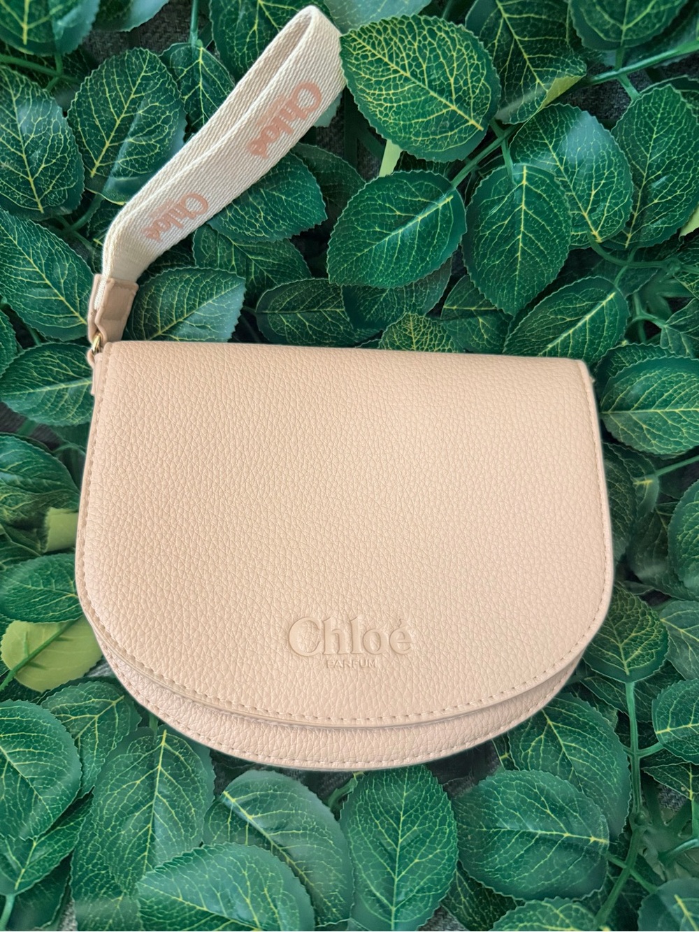 Small Cream/pink Bag - Elegant Half-Moon Design - Picture 3 of 4